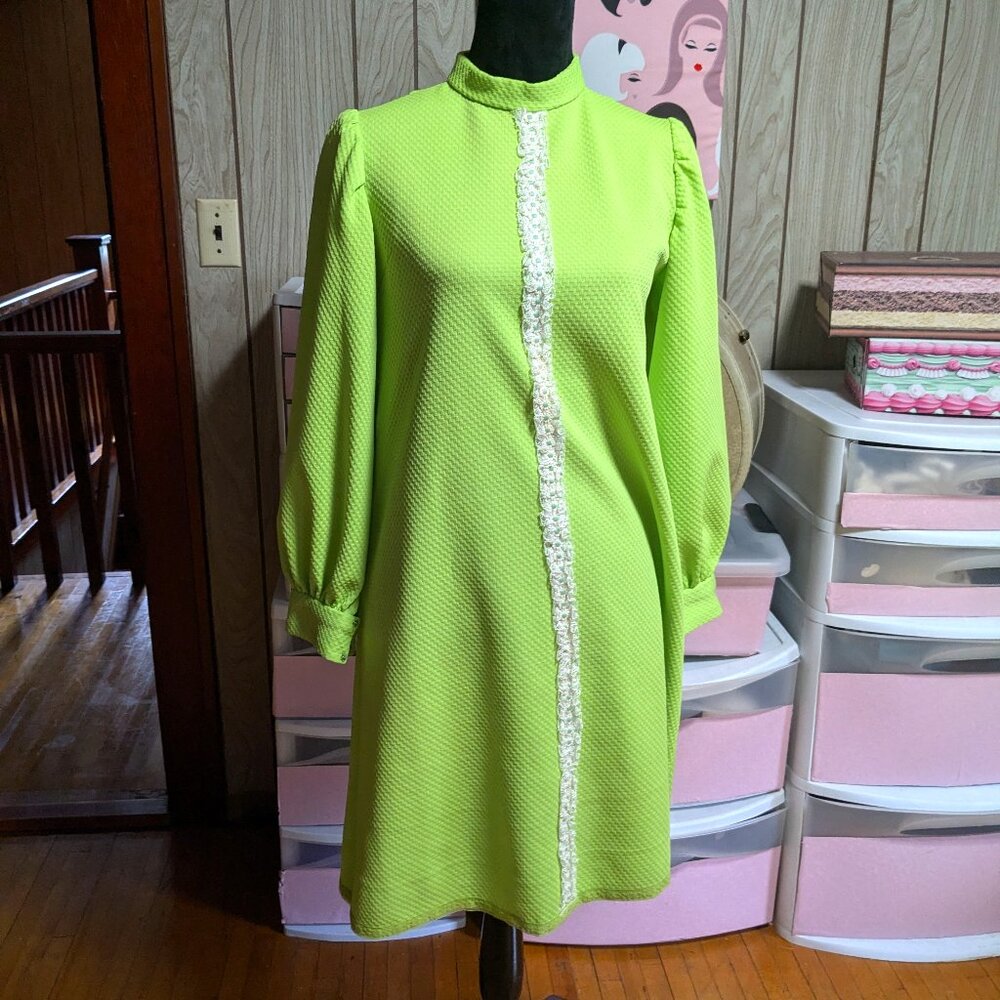 Rare Find Plus-Sized Vintage 60's Lime Green Shift